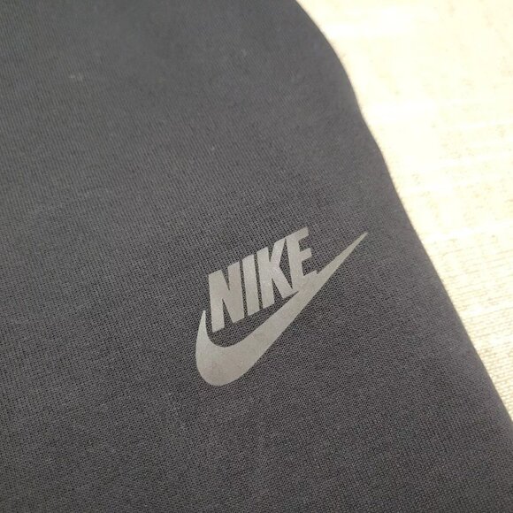 NIKE Tech Fleece Shorts Small Mens Black NSW Above The Knee . Condition … - Picture 7 of 13